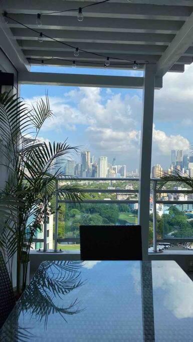 Lovely 2-br With Patio At Bgc *