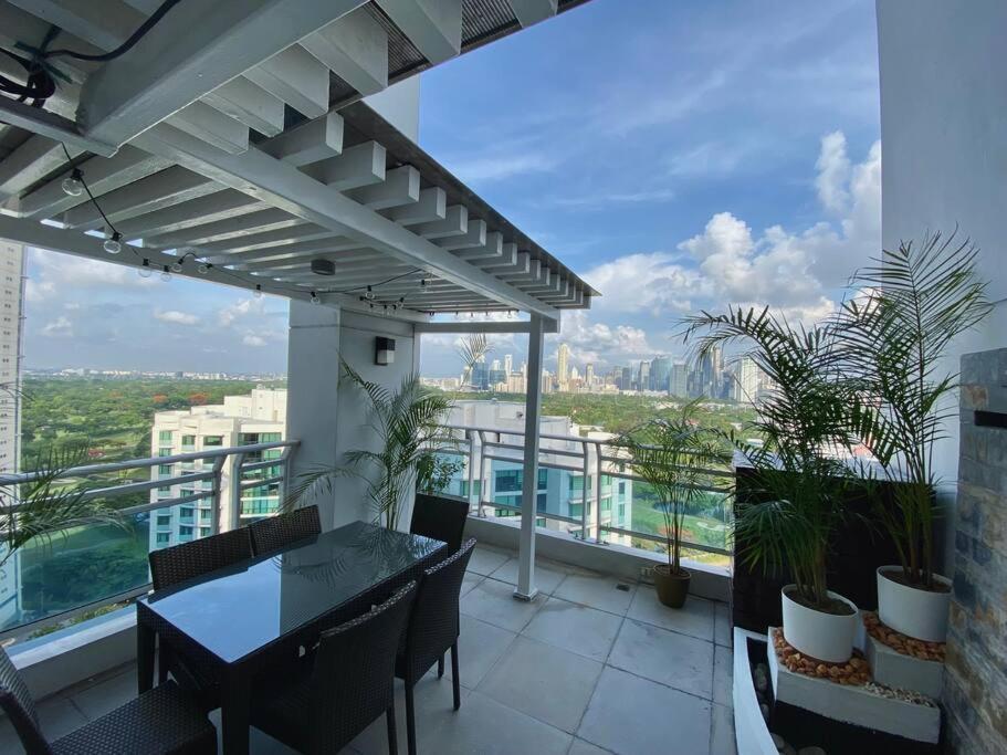 Lovely 2-br With Patio At Bgc * Manila
