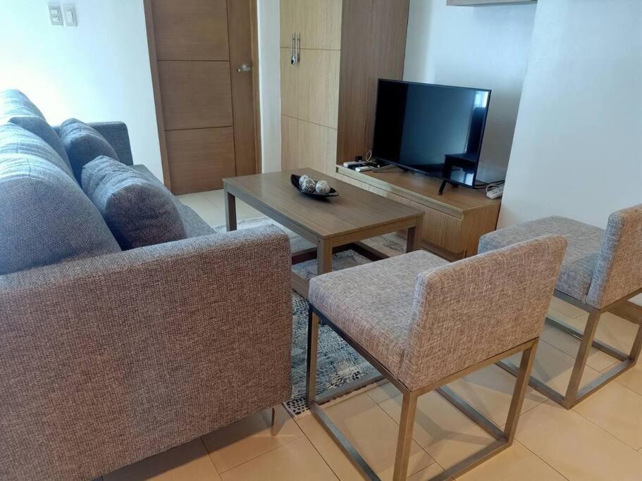 Lovely 2-br With Patio At Bgc Manila