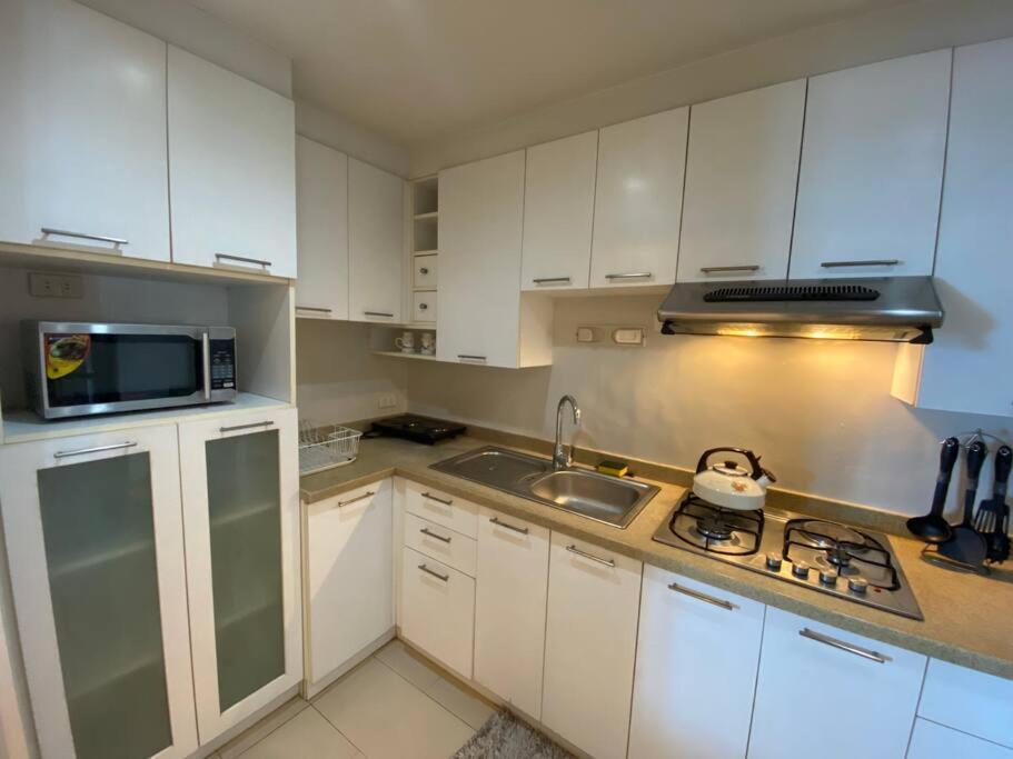 Lovely 2-br With Patio At Bgc * Manila
