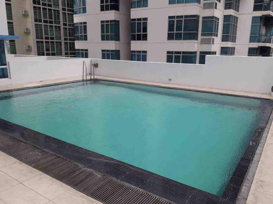 Lovely 2-br With Patio At Bgc Apartment Manila