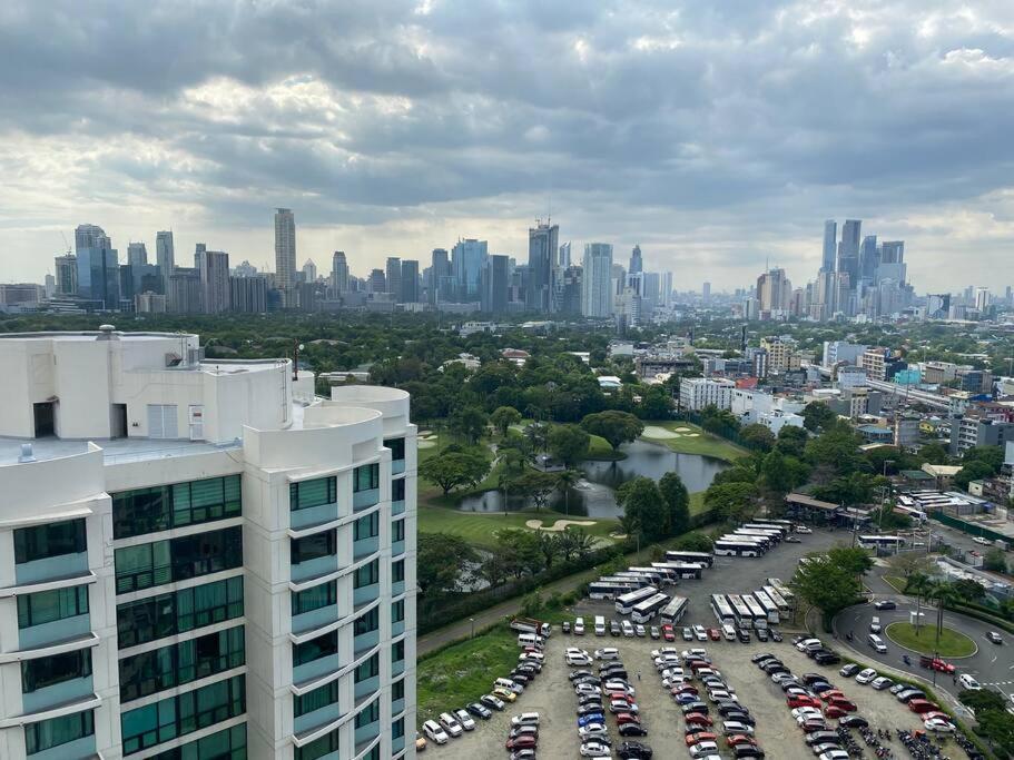 Apartment Lovely 2-br With Patio At Bgc Manila