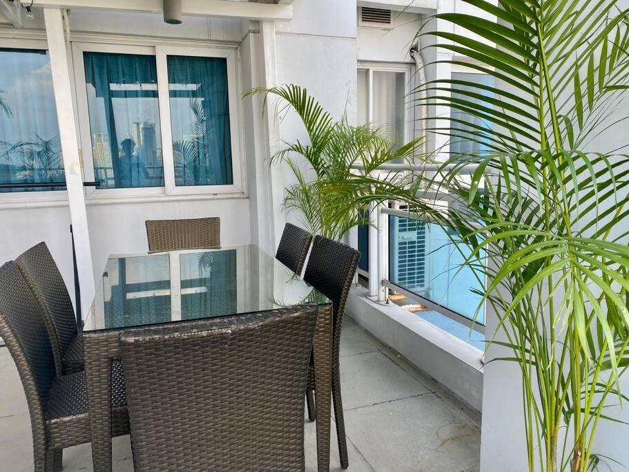 Lovely 2-br With Patio At Bgc *