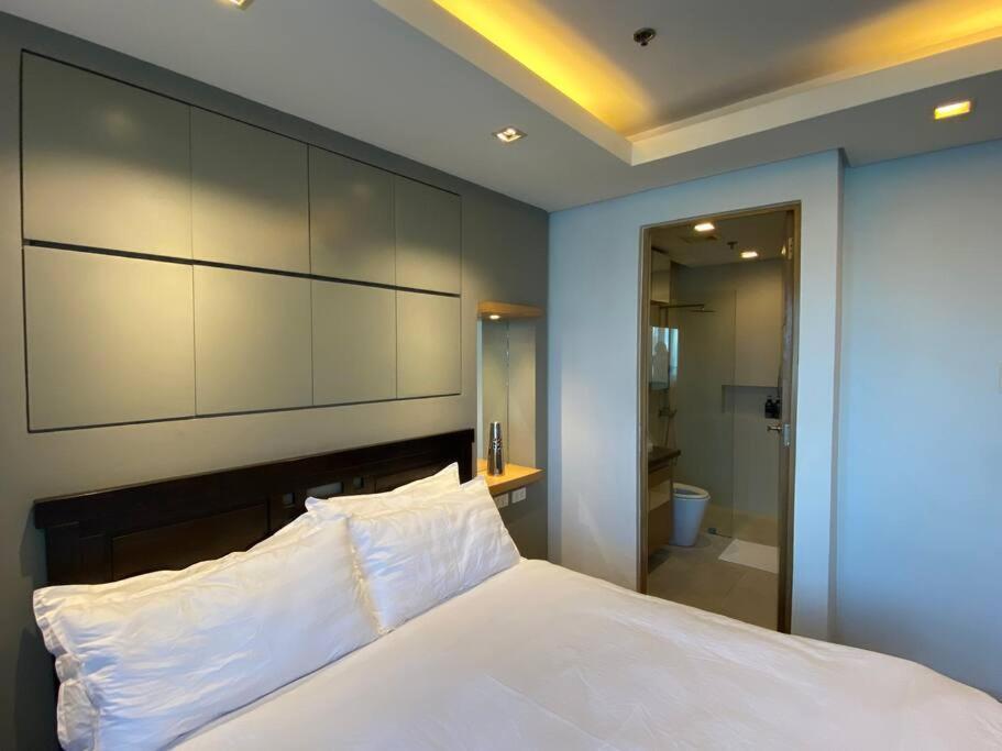 Lovely 2-br With Patio At Bgc Manila