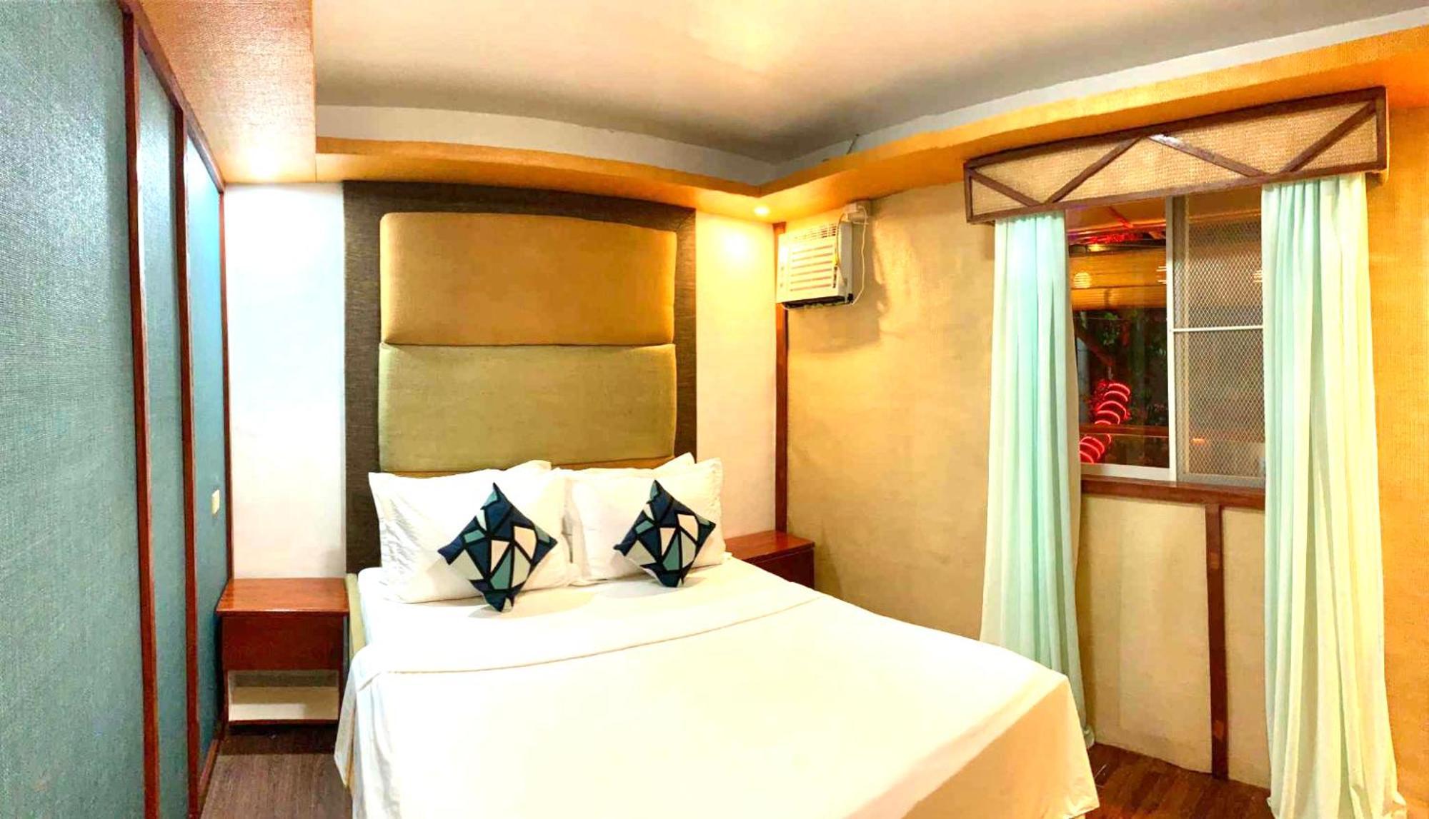 Gasthof Tripleview Two Adriatico Place One Bedroom Facing Bay