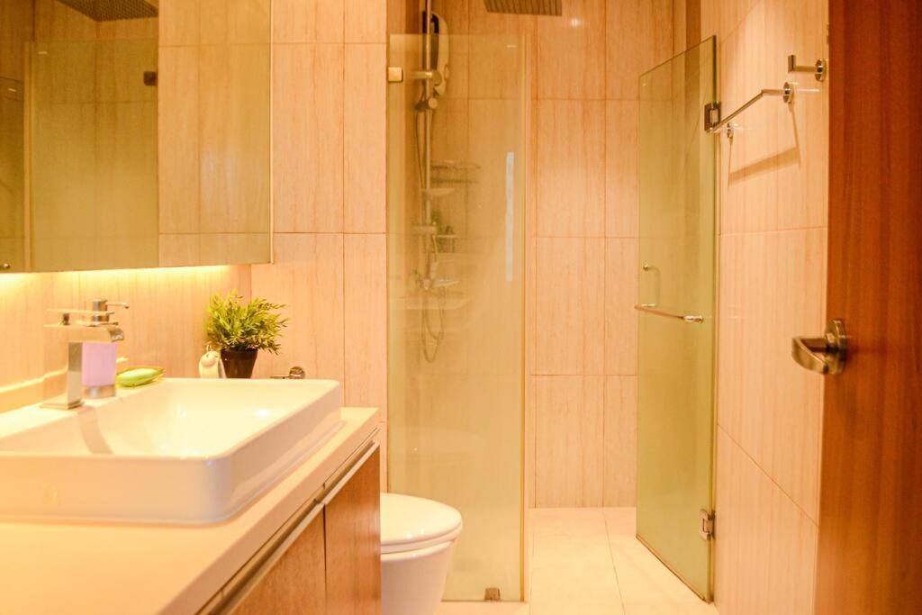 Stylish 1br Near Us Embassy & Luneta With Pool & Gym * Manila