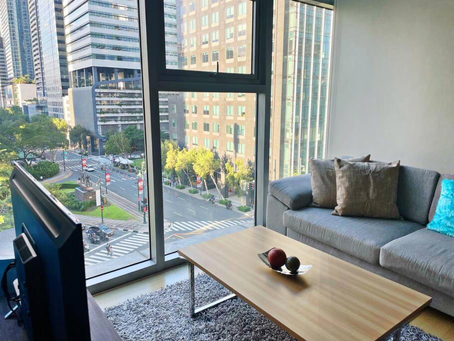 Marina- Avant Bgc Parking W Fee Apartment