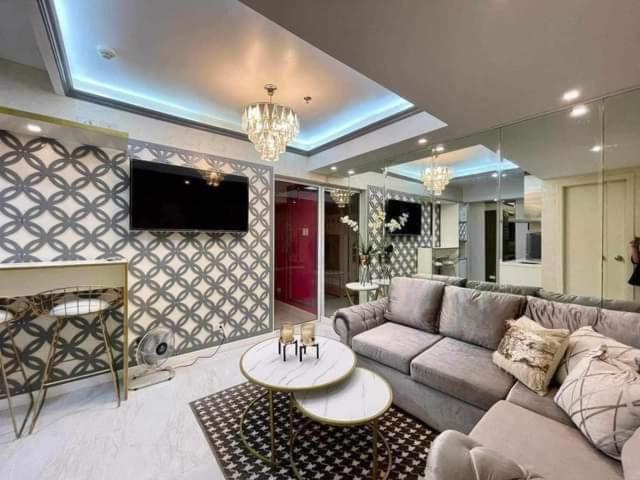 Azure Urban - St Tropez Tower Staycation Unit With A European Touch Apartment