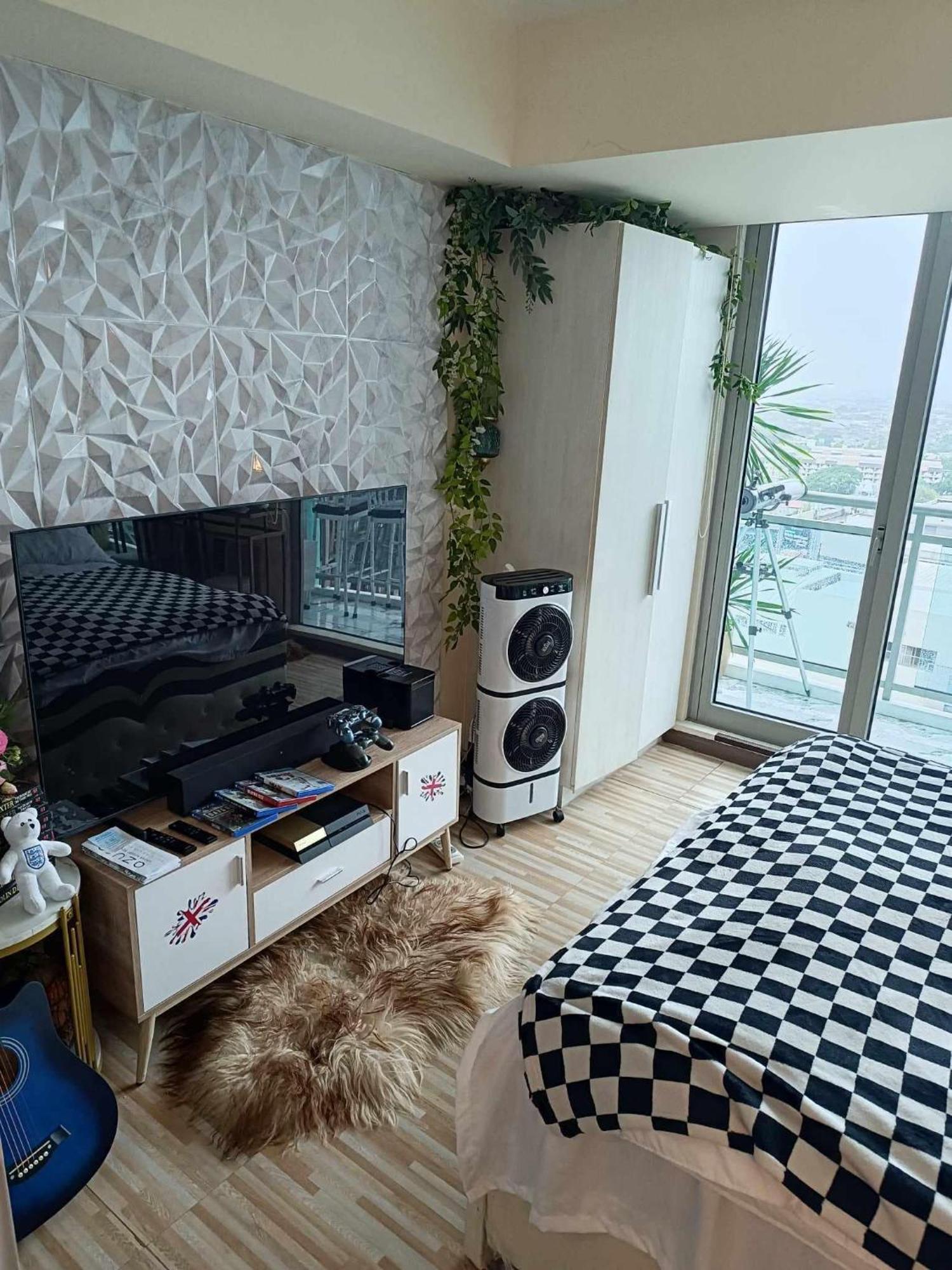 Apartment Azure Urban - St Tropez Tower Staycation Unit With A European Touch *