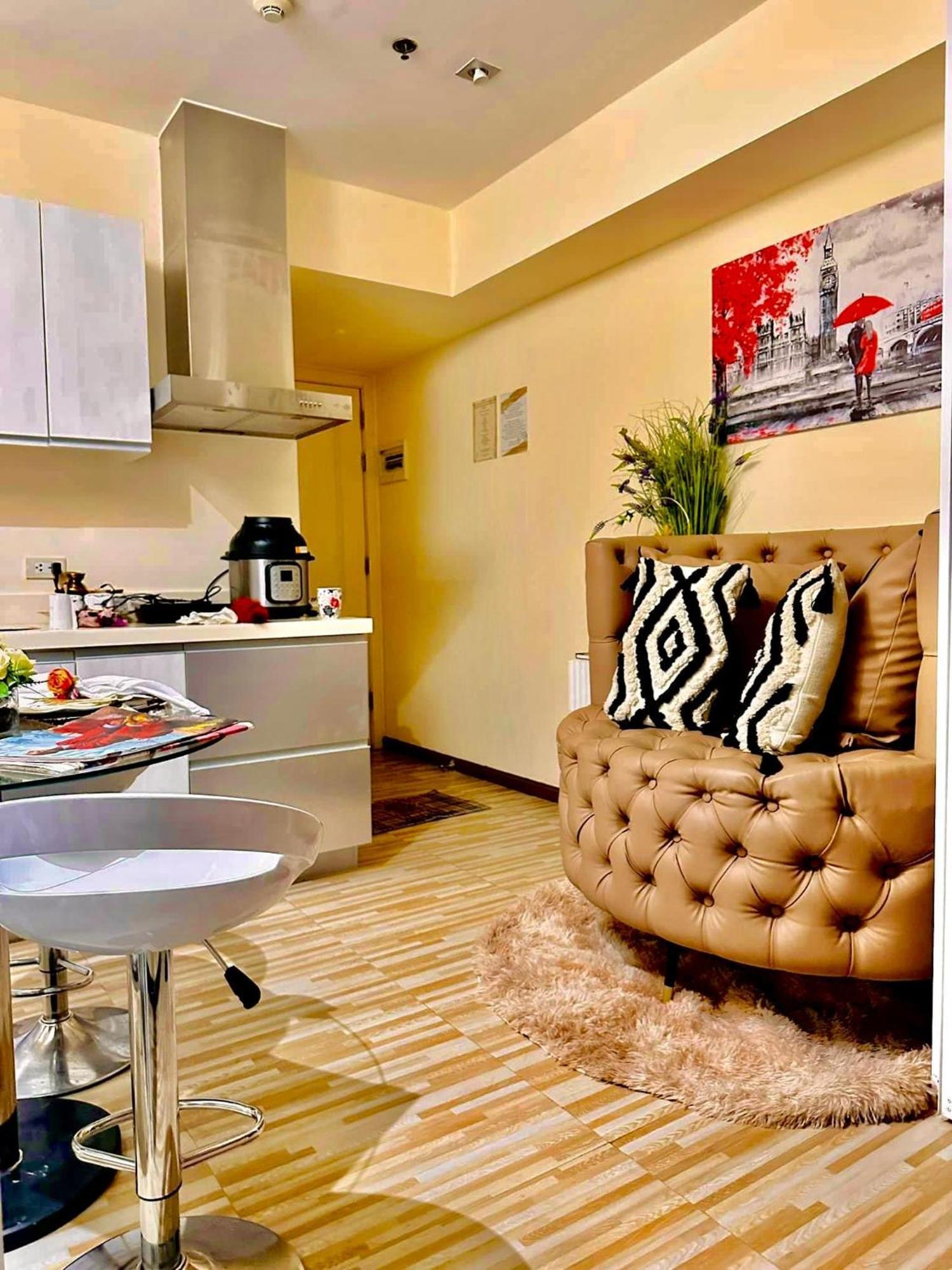 Apartment Azure Urban - St Tropez Tower Staycation Unit With A European Touch *