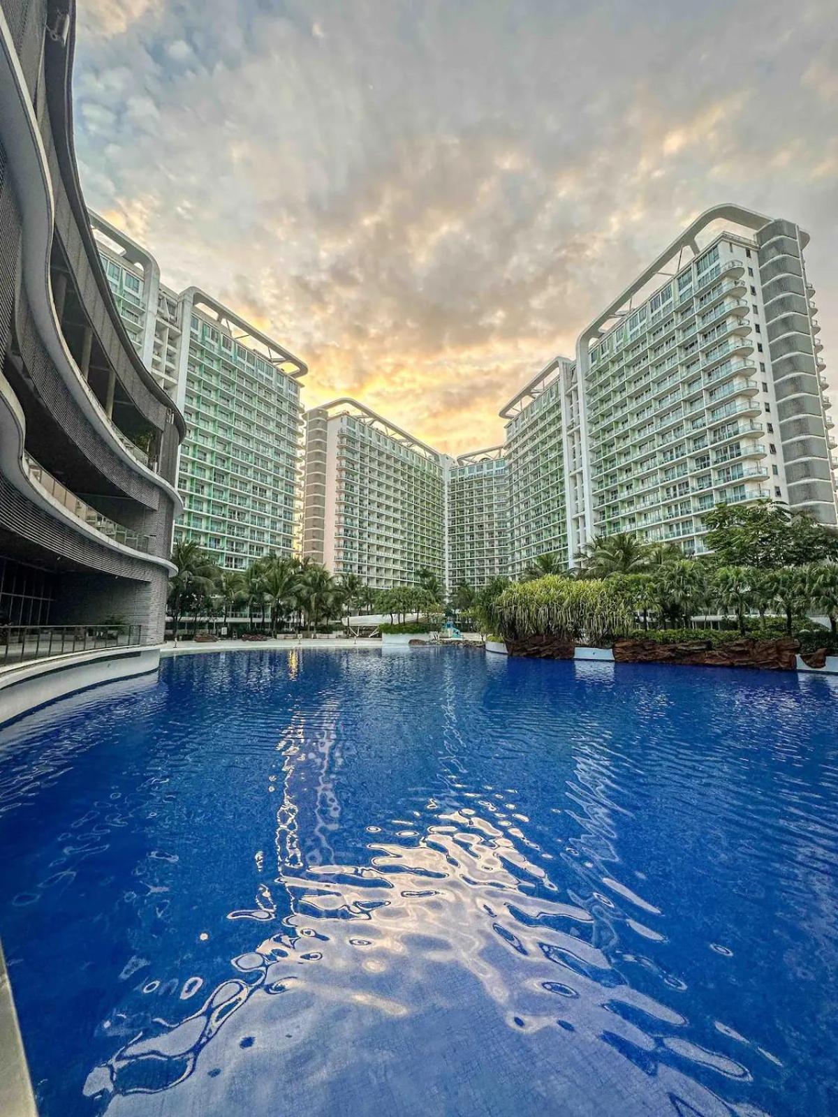 Azure Urban Residences By V'staycation Aparthotel *