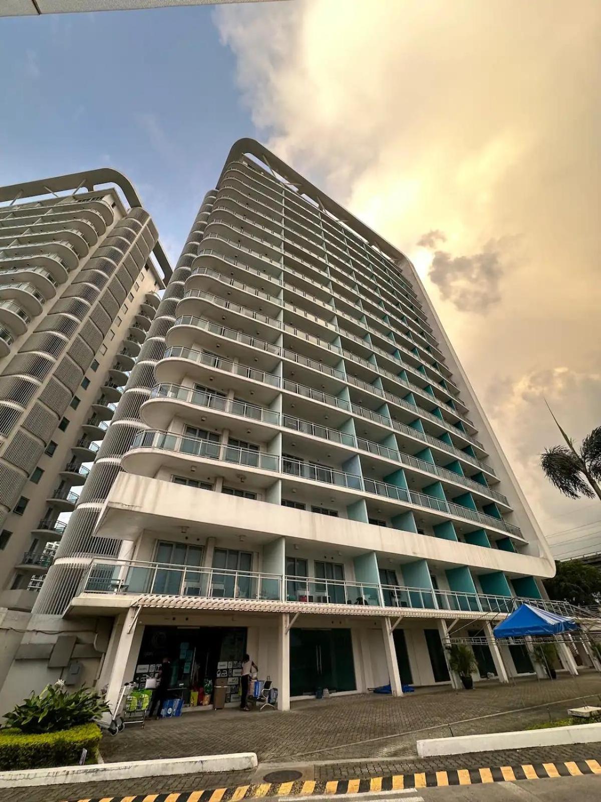 Azure Beach Residences Staycation * Manila