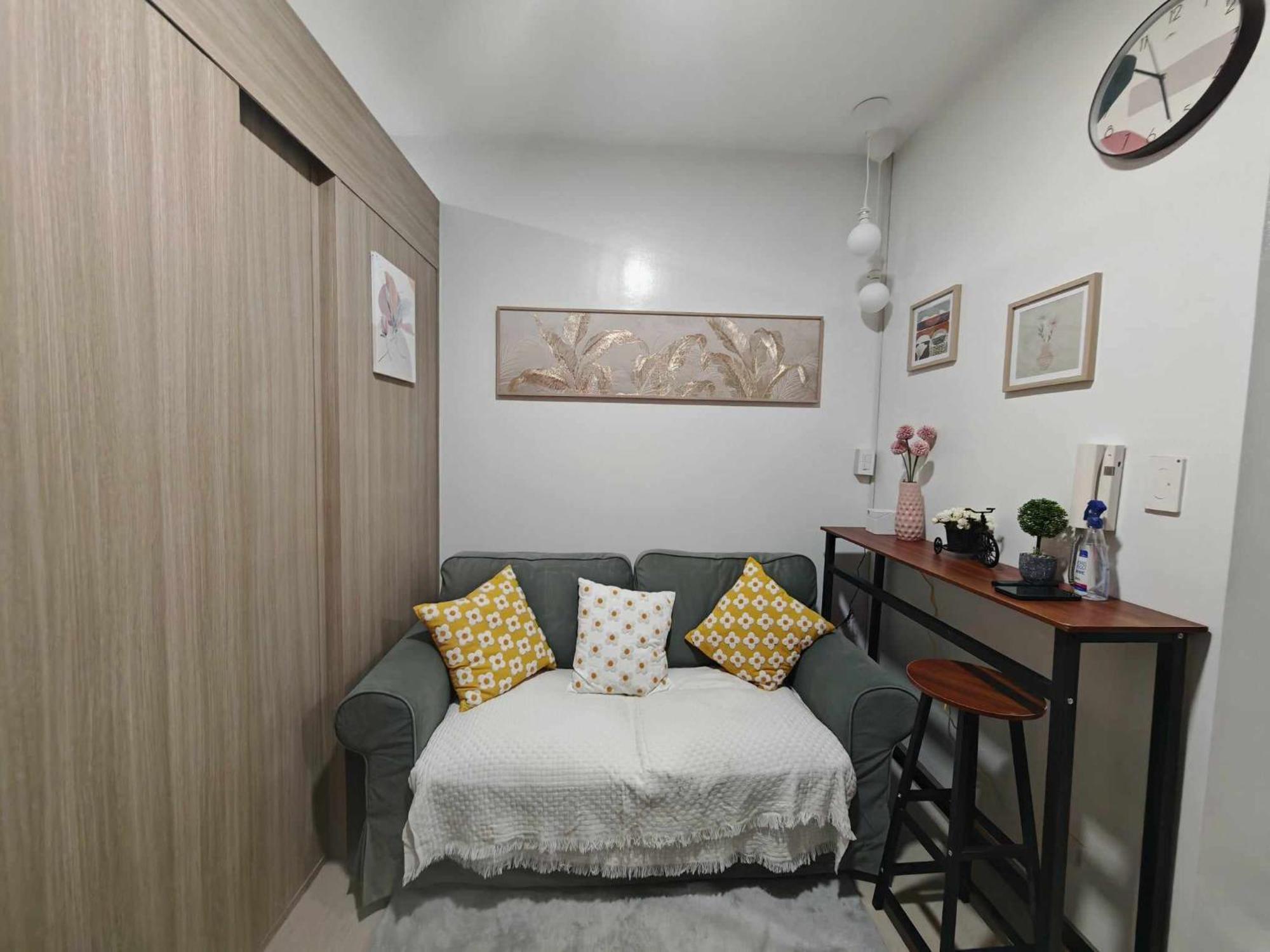 Zeki's Place - Shore 2 Residences Moa Apartment Manila
