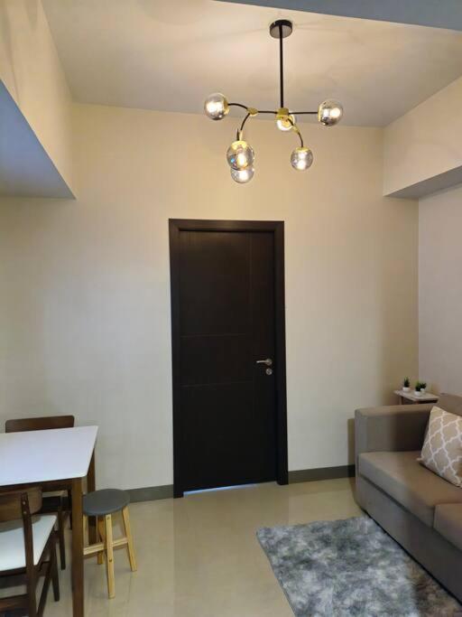 Modern & New, Work Desk, Fast Internet, Balcony *
