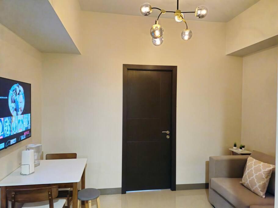Modern & New, Work Desk, Fast Internet, Balcony Apartment
