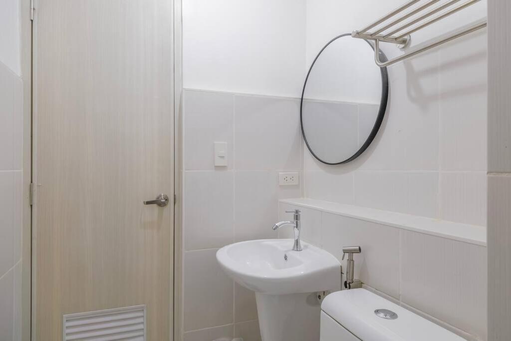 Japanese Stylish In Makati Apartment *