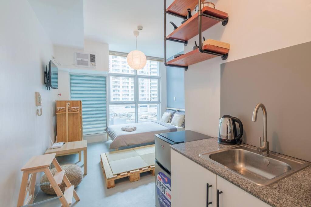 Japanese Stylish In Makati Apartment