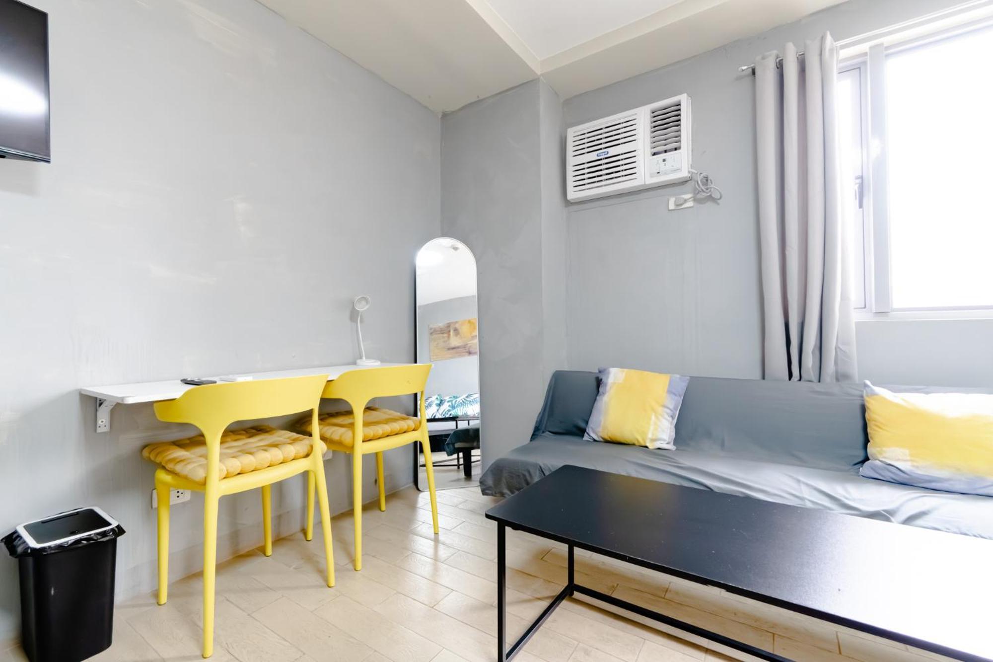 Cubao Manhattan Plaza Residential T139g - Huge With Pool, Kitchen & Balcony, Walk Distance To Araneta Coliseum Lrt Mrt Malls In Cubao Quezon - Staycations By Sms Manila