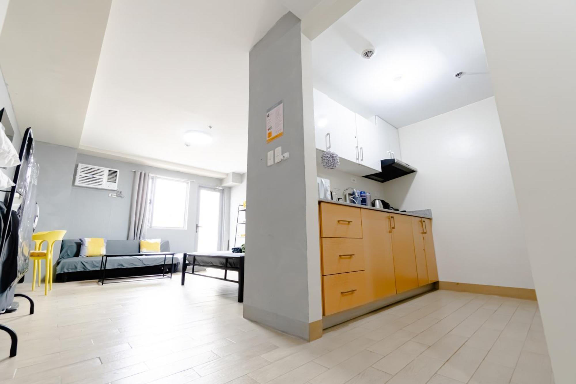 Cubao Manhattan Plaza Residential T139g - Huge With Pool, Kitchen & Balcony, Walk Distance To Araneta Coliseum Lrt Mrt Malls In Cubao Quezon - Staycations By Sms Apartment Manila