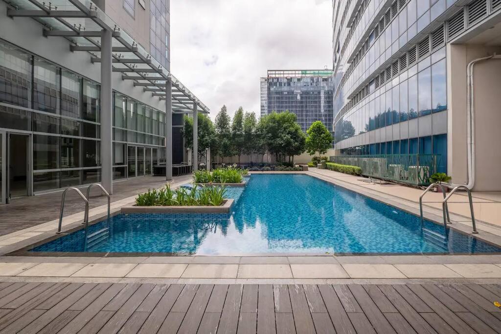 Uptown Bgc Apartment