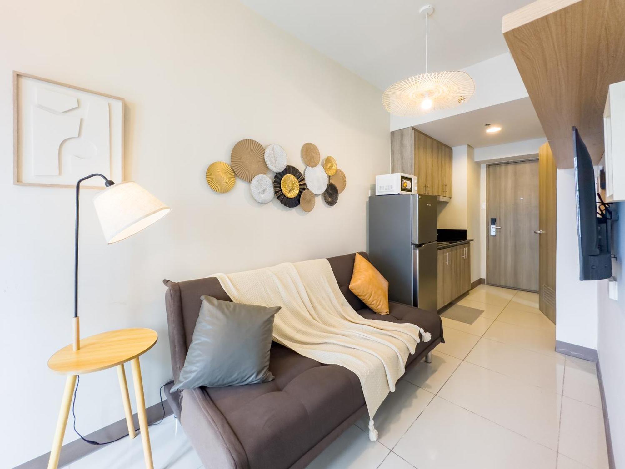Gemstonebr In Smdc Coast Residences Manila