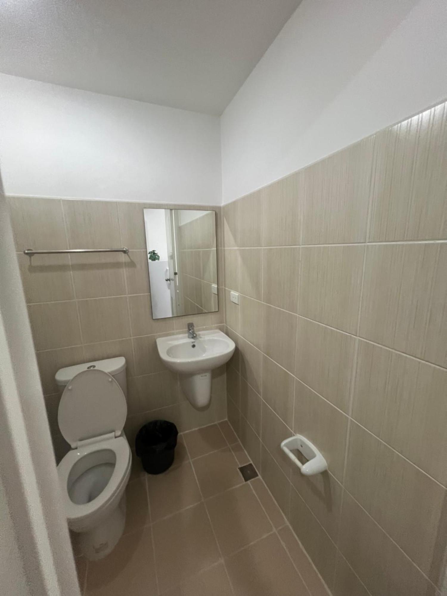 Apartment In Front Of Us Embassy Unit With 2 Double Beds Manila