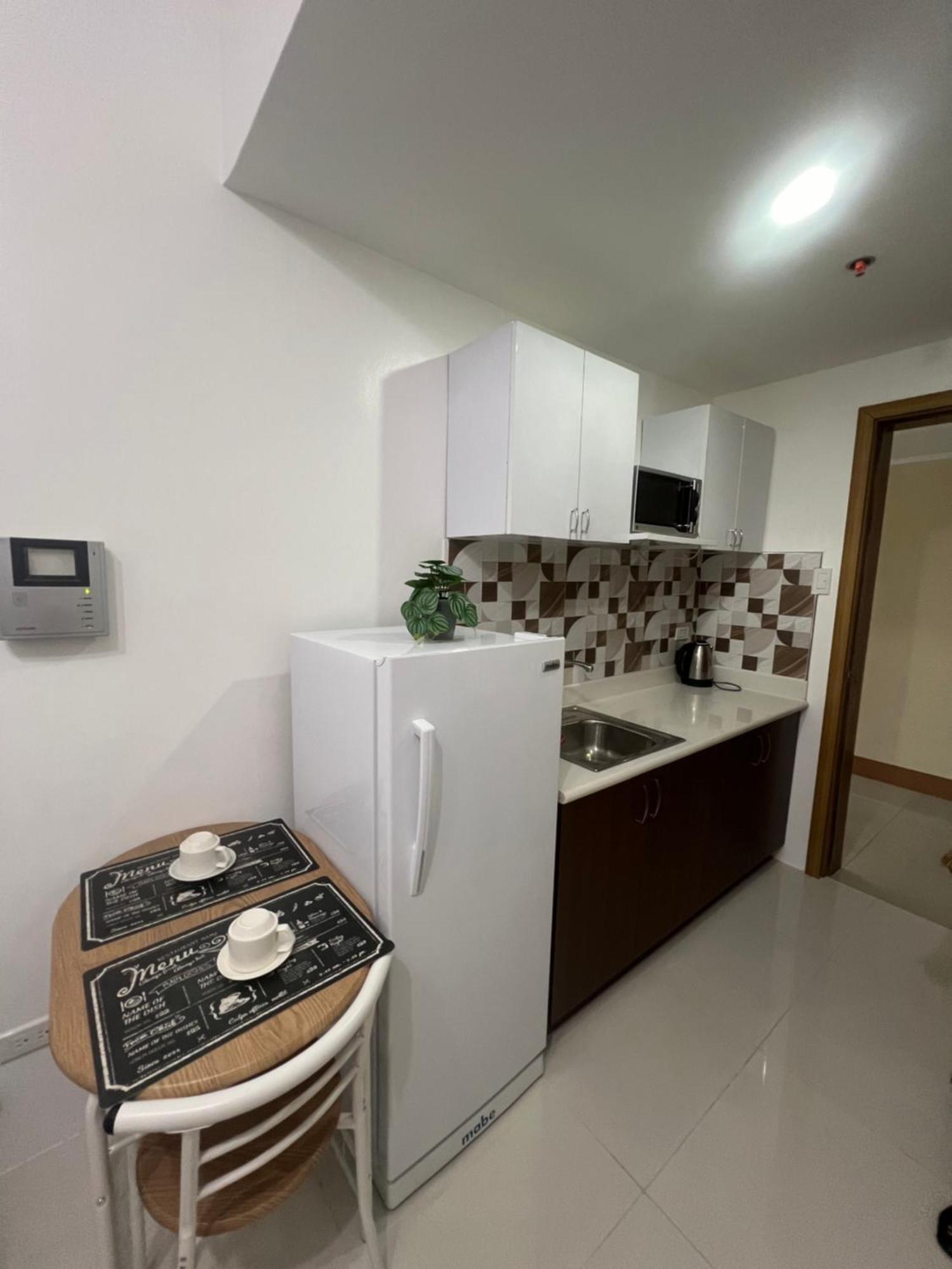 Apartment In Front Of Us Embassy Unit With 2 Double Beds *