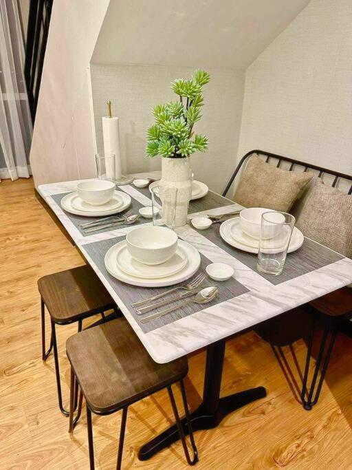 Apartment Avant At The Bgc 1br Loft With Golf Course View Manila
