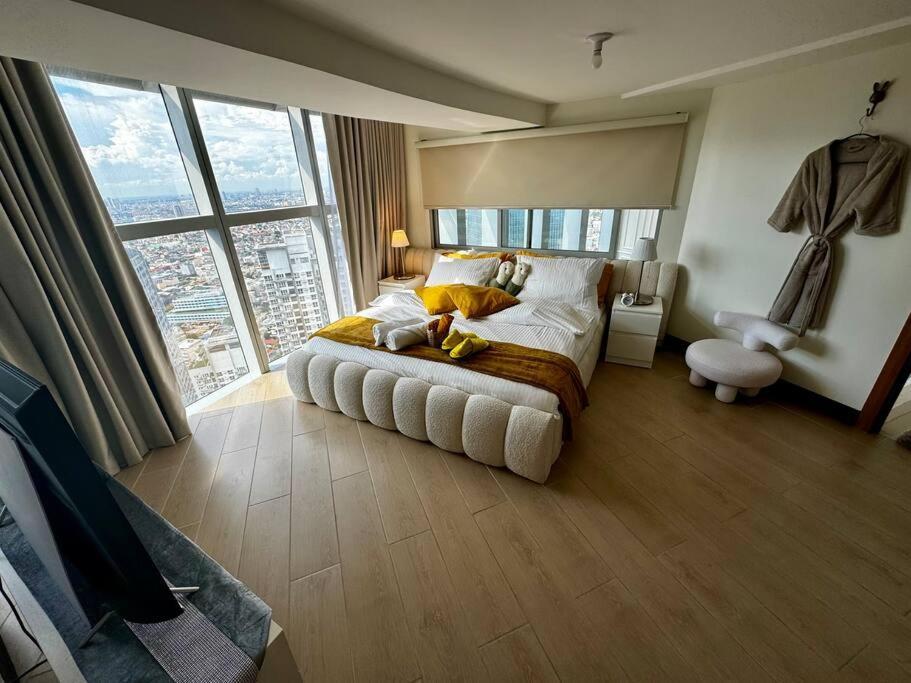 Alpaca-lemon Penthouse Manila