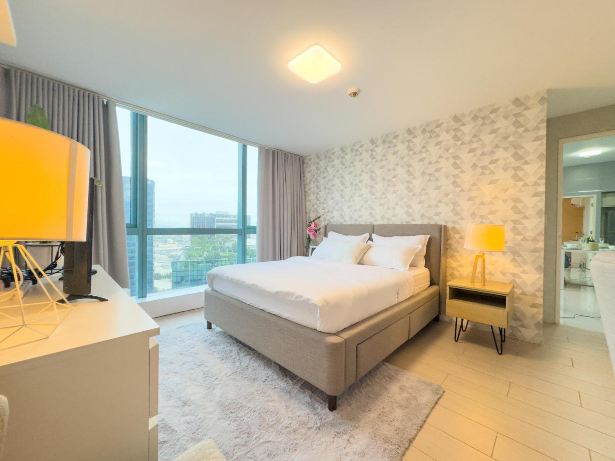 1br Bgc, One Uptown B001