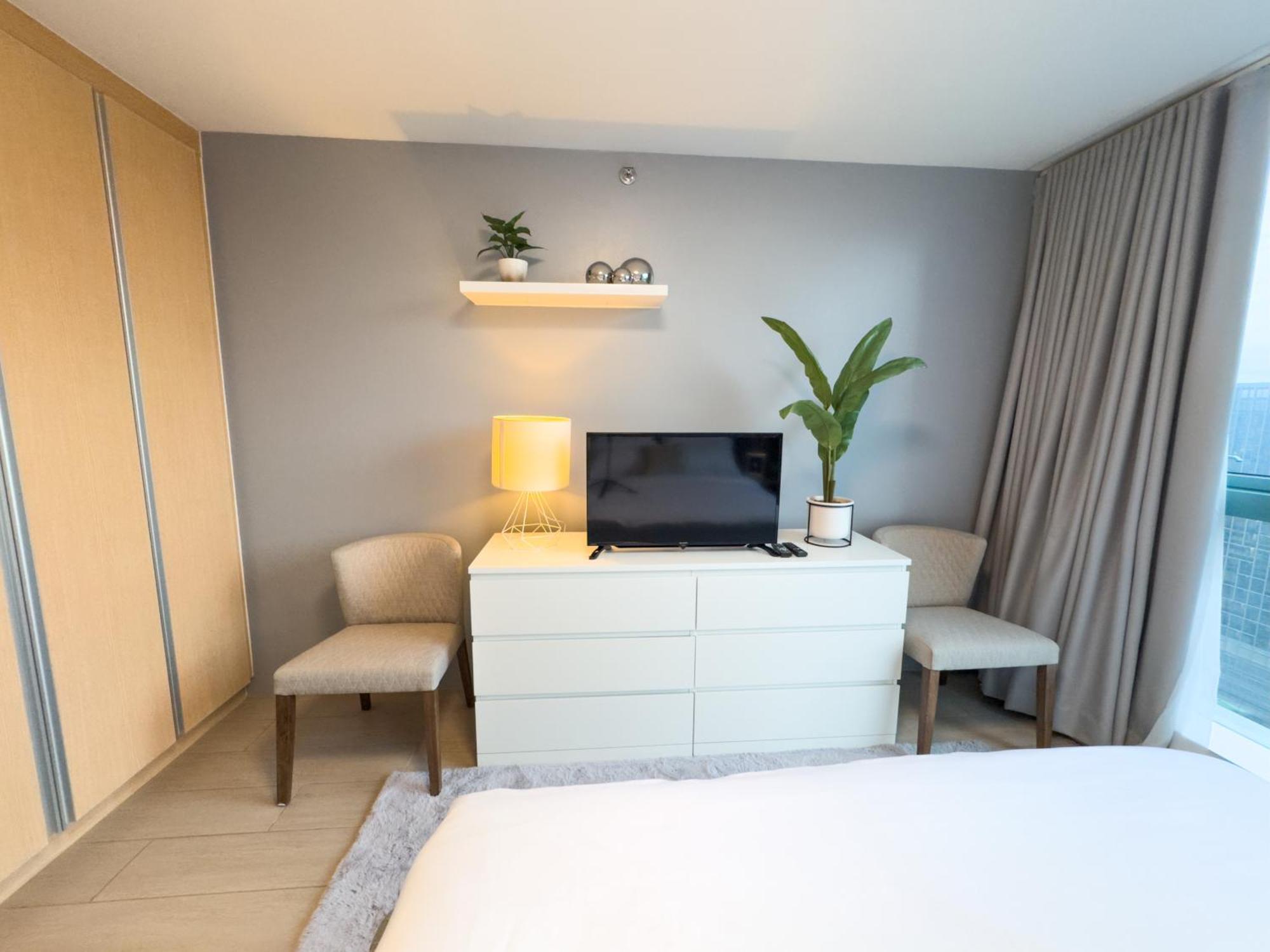 Apartment 1br Bgc, One Uptown B001