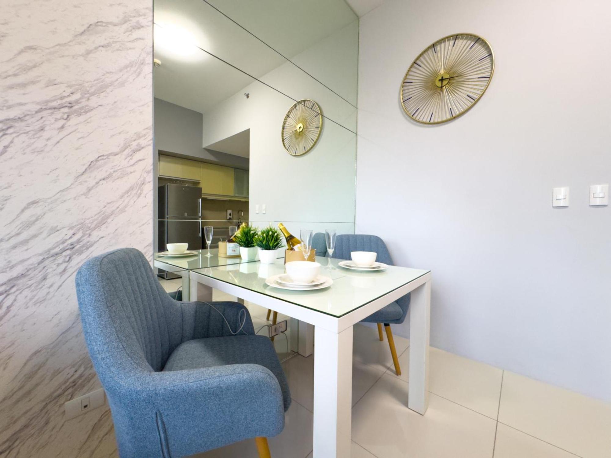 Apartment 1br Bgc, One Uptown B001 Manila