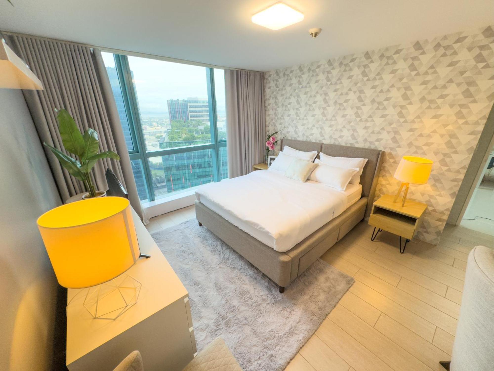 Apartment 1br Bgc, One Uptown B001