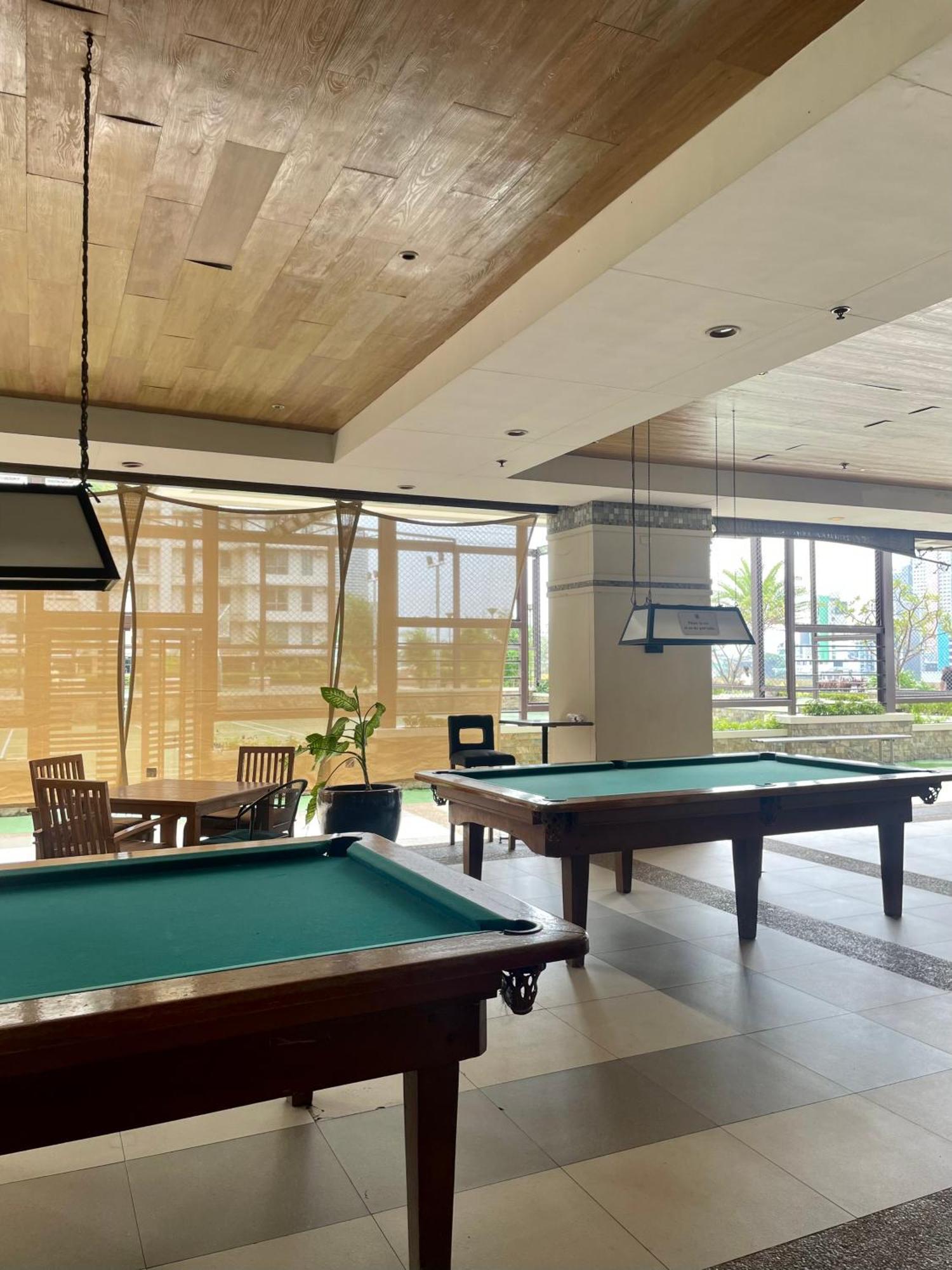 Apartment Luxury Bauhaus Inspired Near Makati *