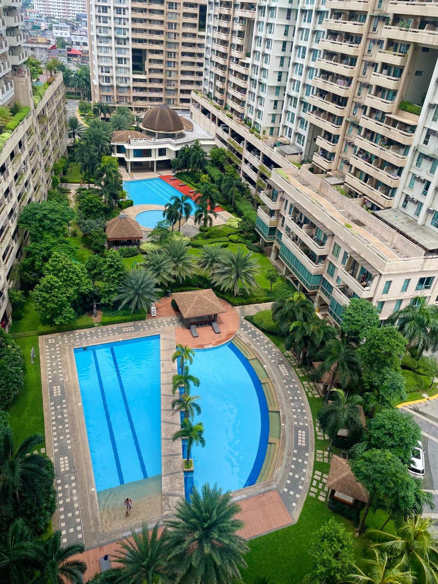 Apartment Luxury Bauhaus Inspired Near Makati