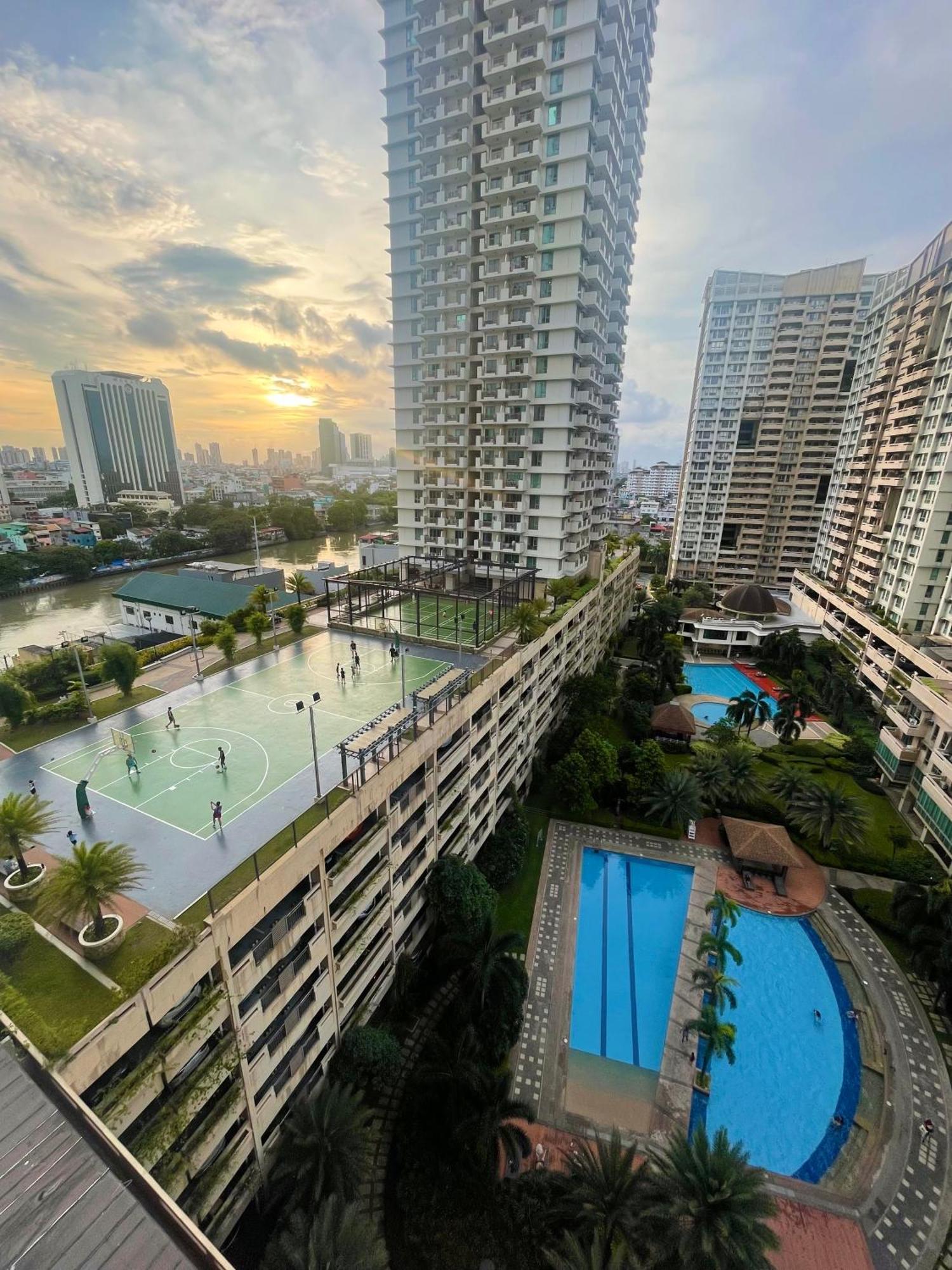 Apartment Luxury Bauhaus Inspired Near Makati Manila