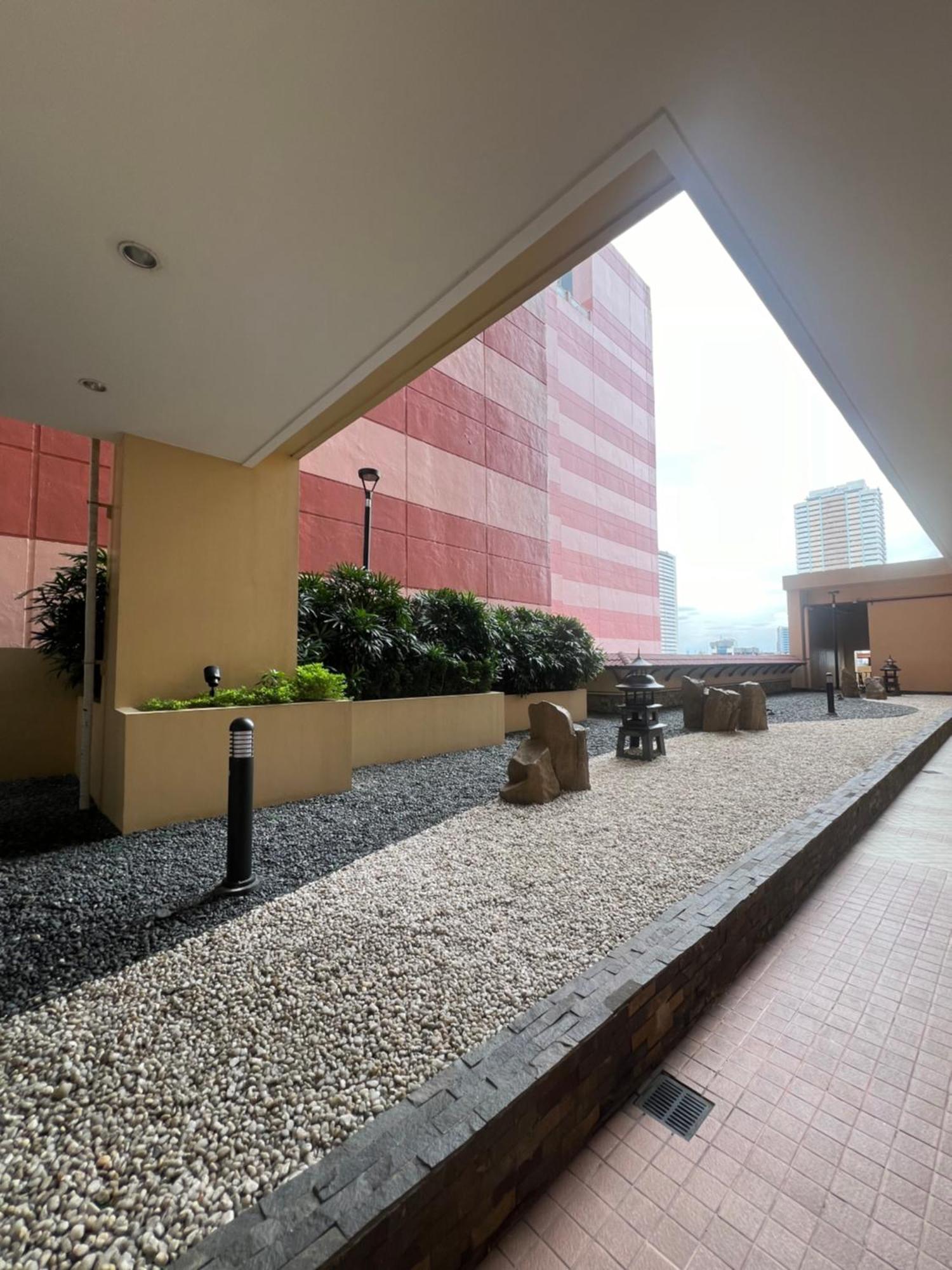 In Front Of Us Embassy Unit With 2 Double Beds * Manila