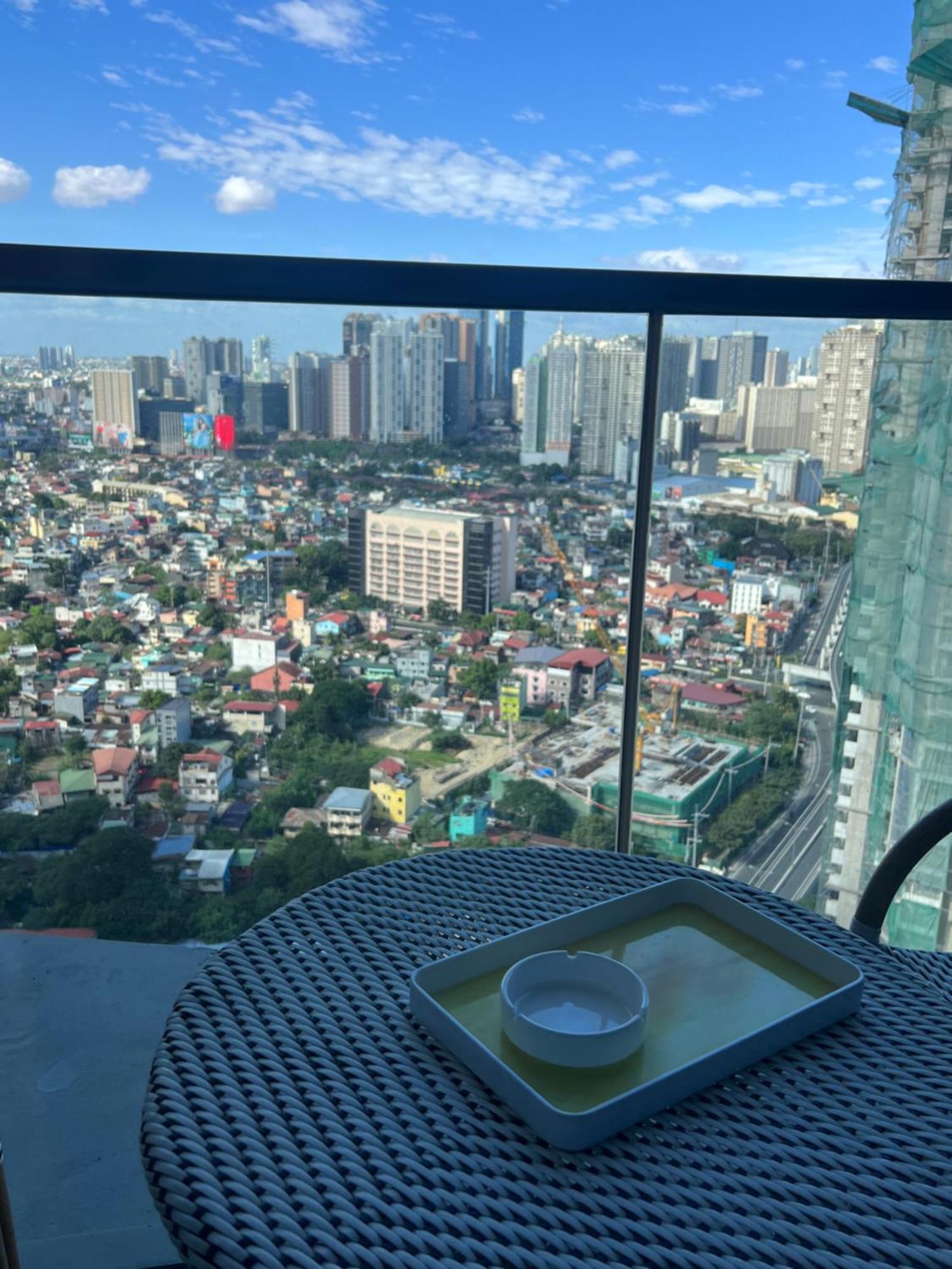 Cozy 1 Bedroom In Uptown Bgc Apartment *