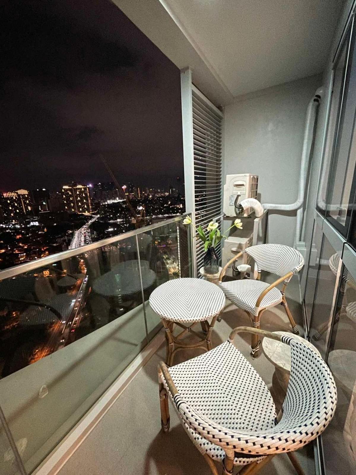 Cozy 1 Bedroom In Uptown Bgc Manila
