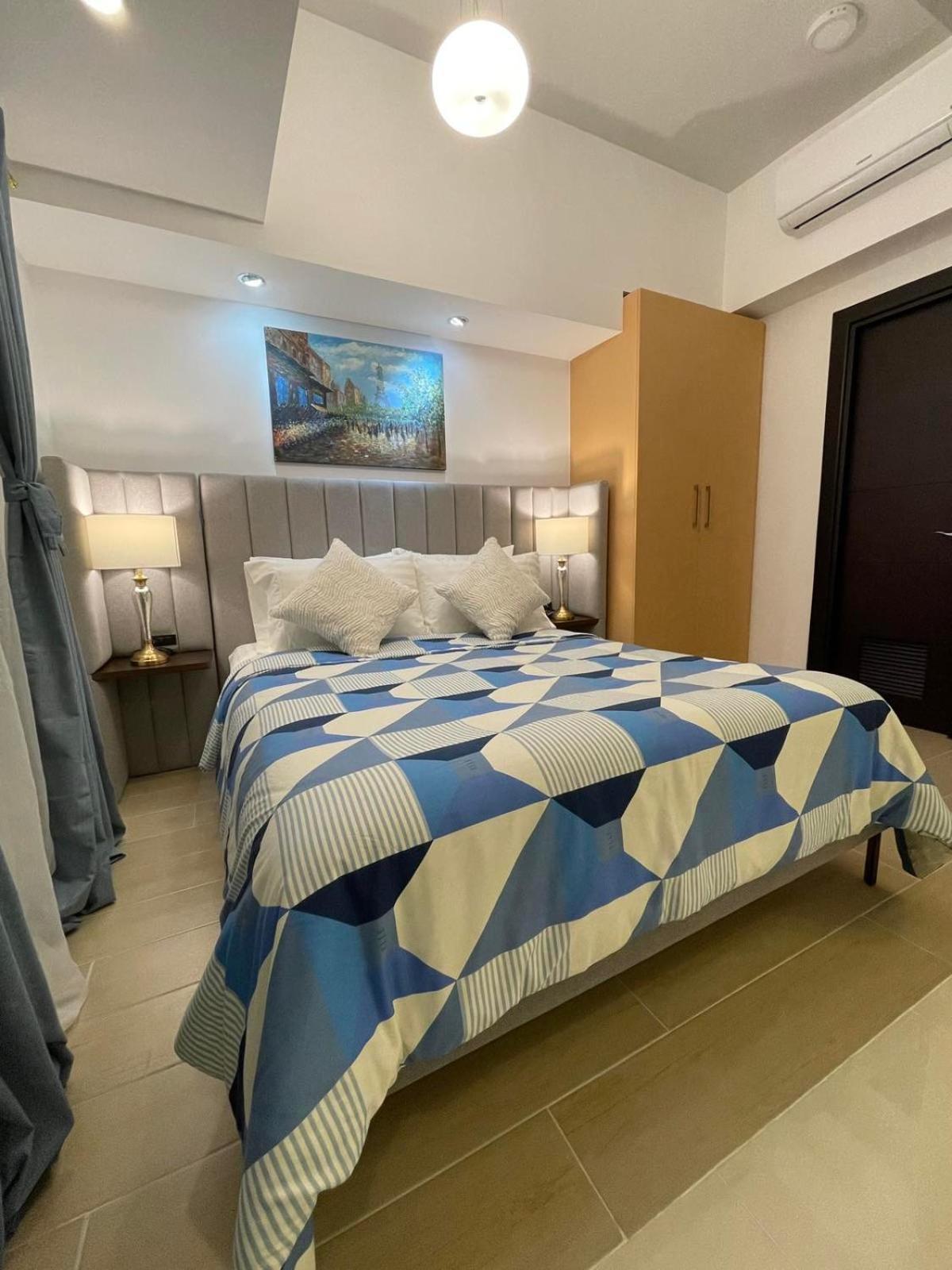 Apartment Cozy 1 Bedroom In Uptown Bgc Manila