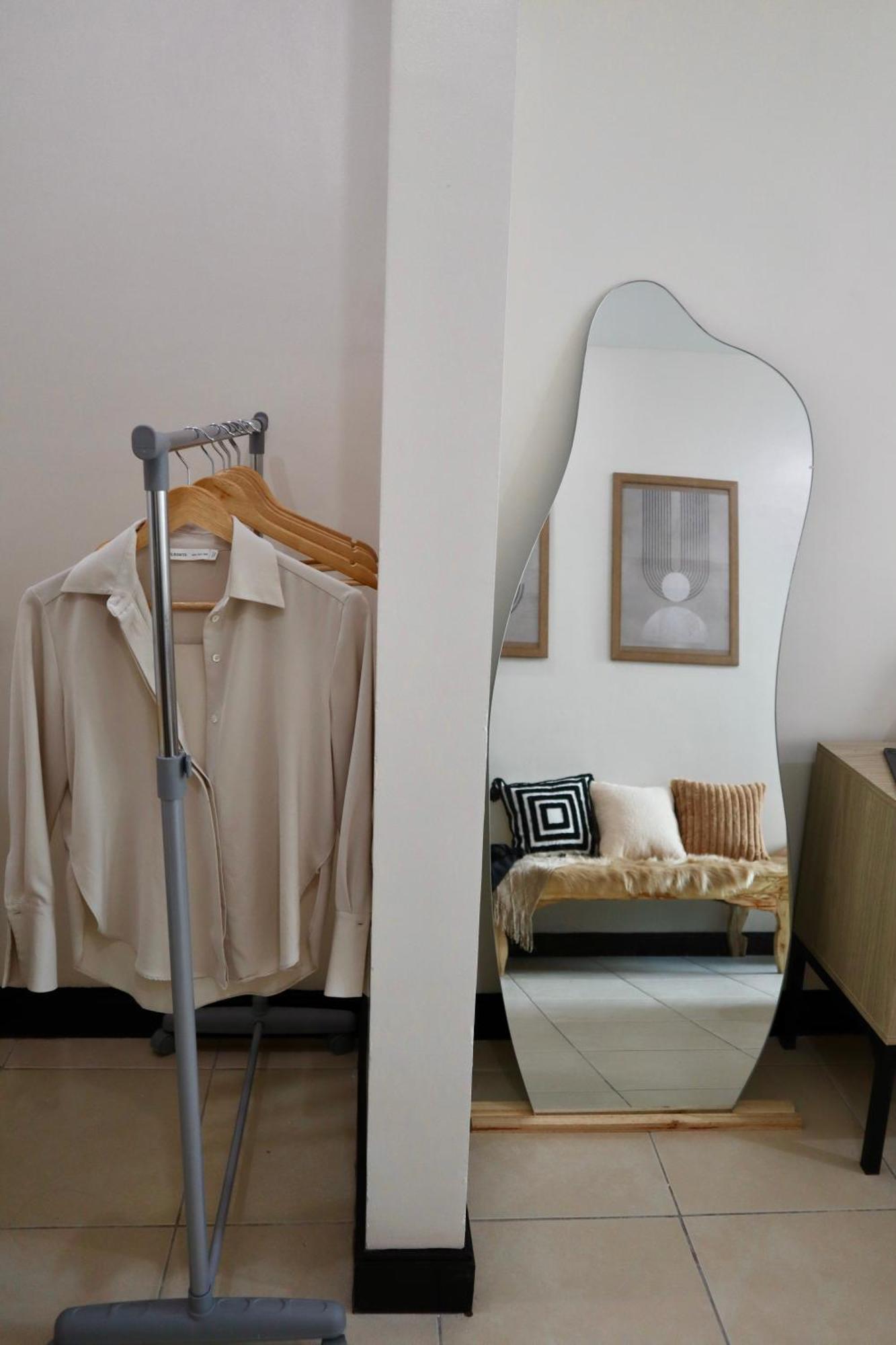 Luxury Bauhaus Inspired Near Makati Apartment