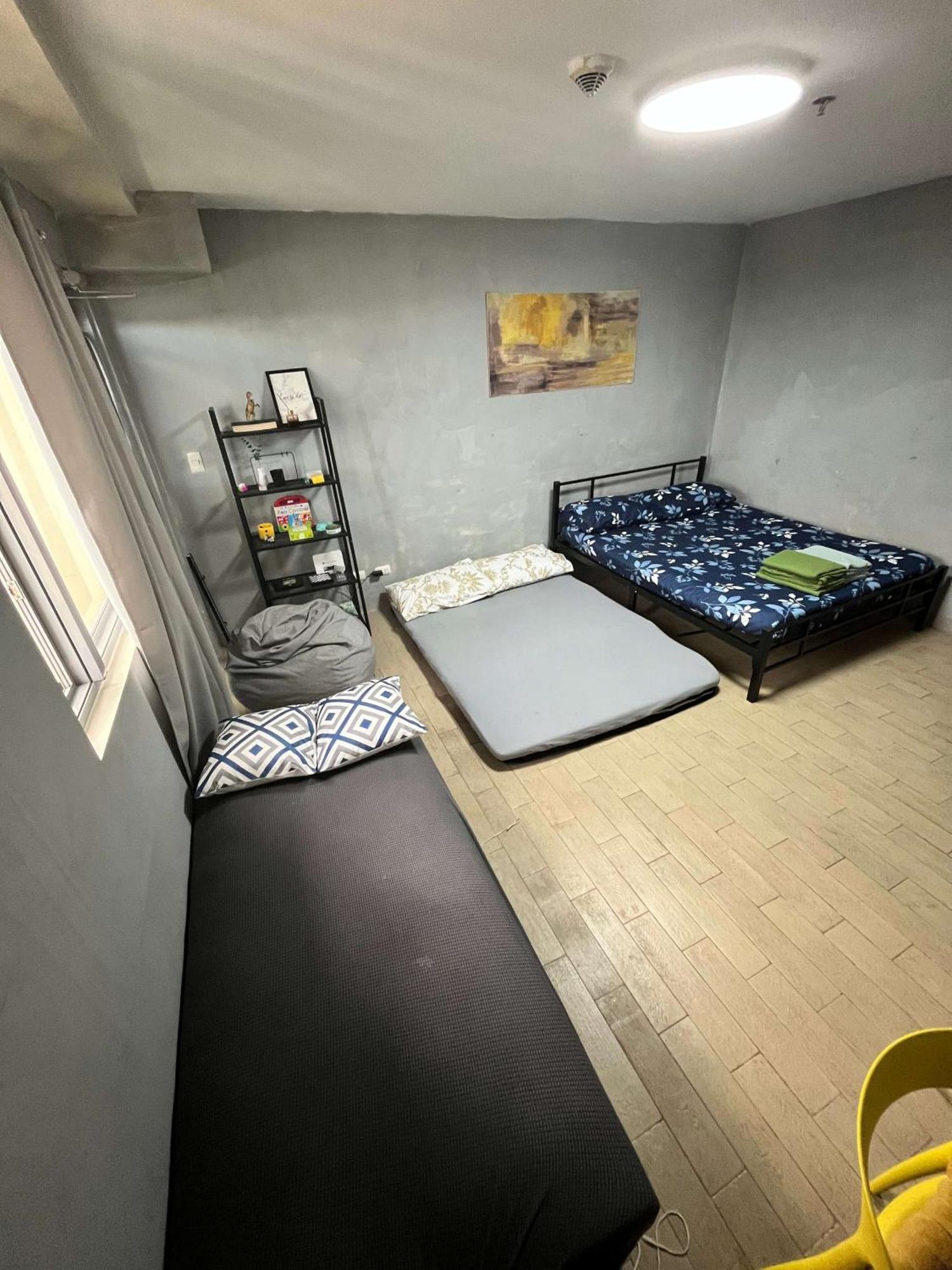 Cubao Manhattan Plaza Residential T139g - Huge With Pool, Kitchen & Balcony, Walk Distance To Araneta Coliseum Lrt Mrt Malls In Cubao Quezon - Staycations By Sms *