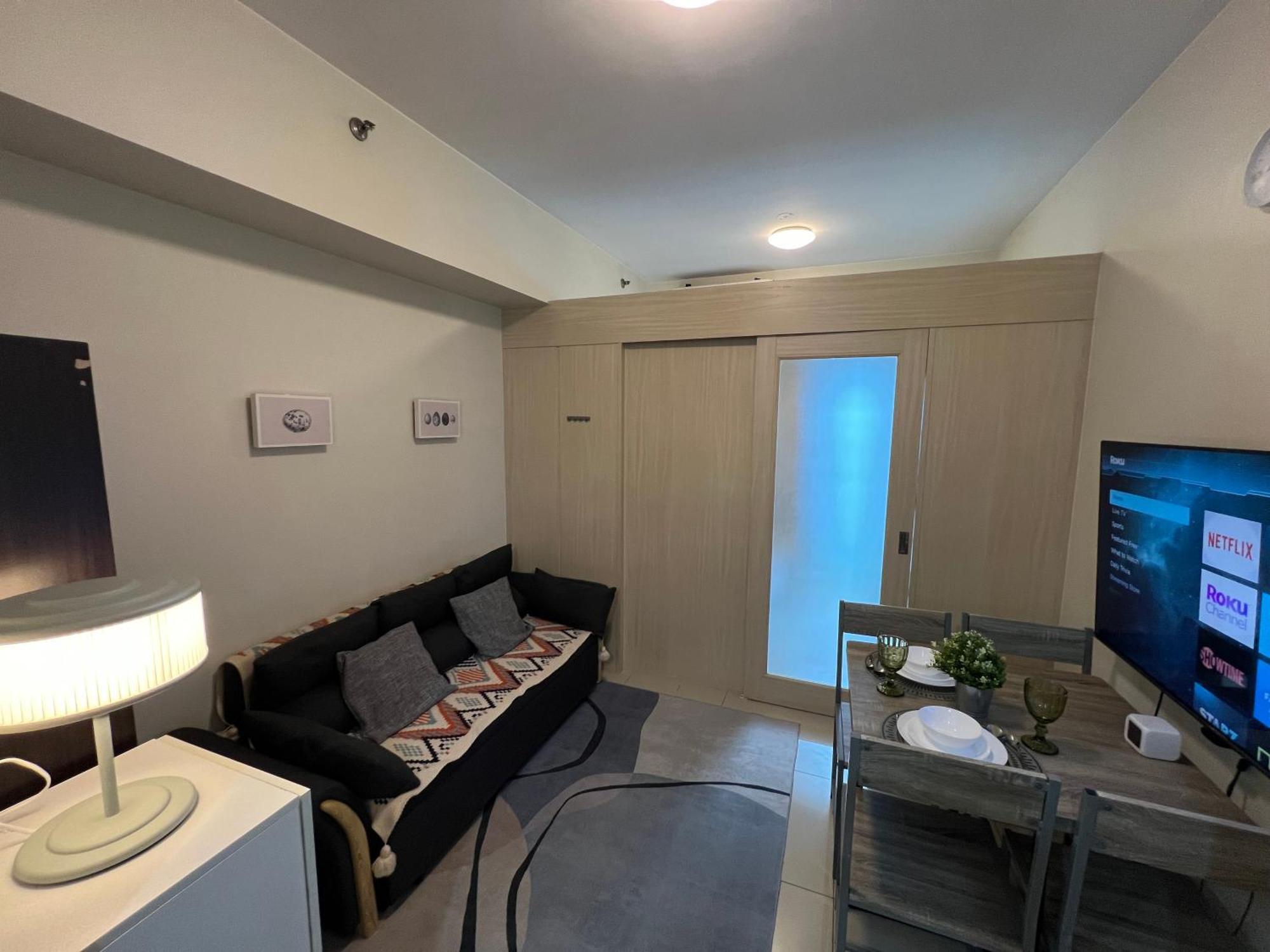 Apartment Cozy 1 Bedroom Makati With Balcony Wifi *