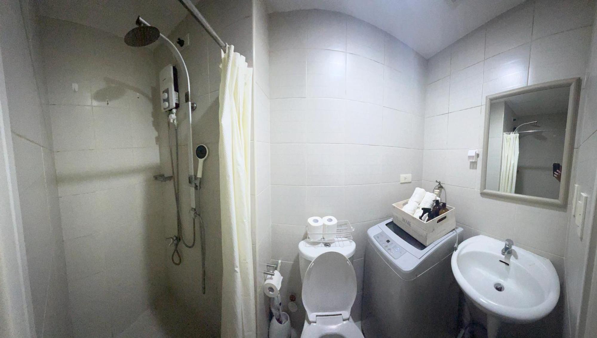 Cozy 1 Bedroom Makati With Balcony Wifi
