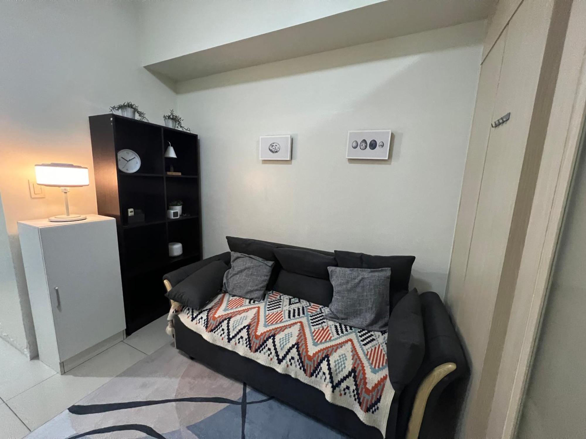 Cozy 1 Bedroom Makati With Balcony Wifi Apartment
