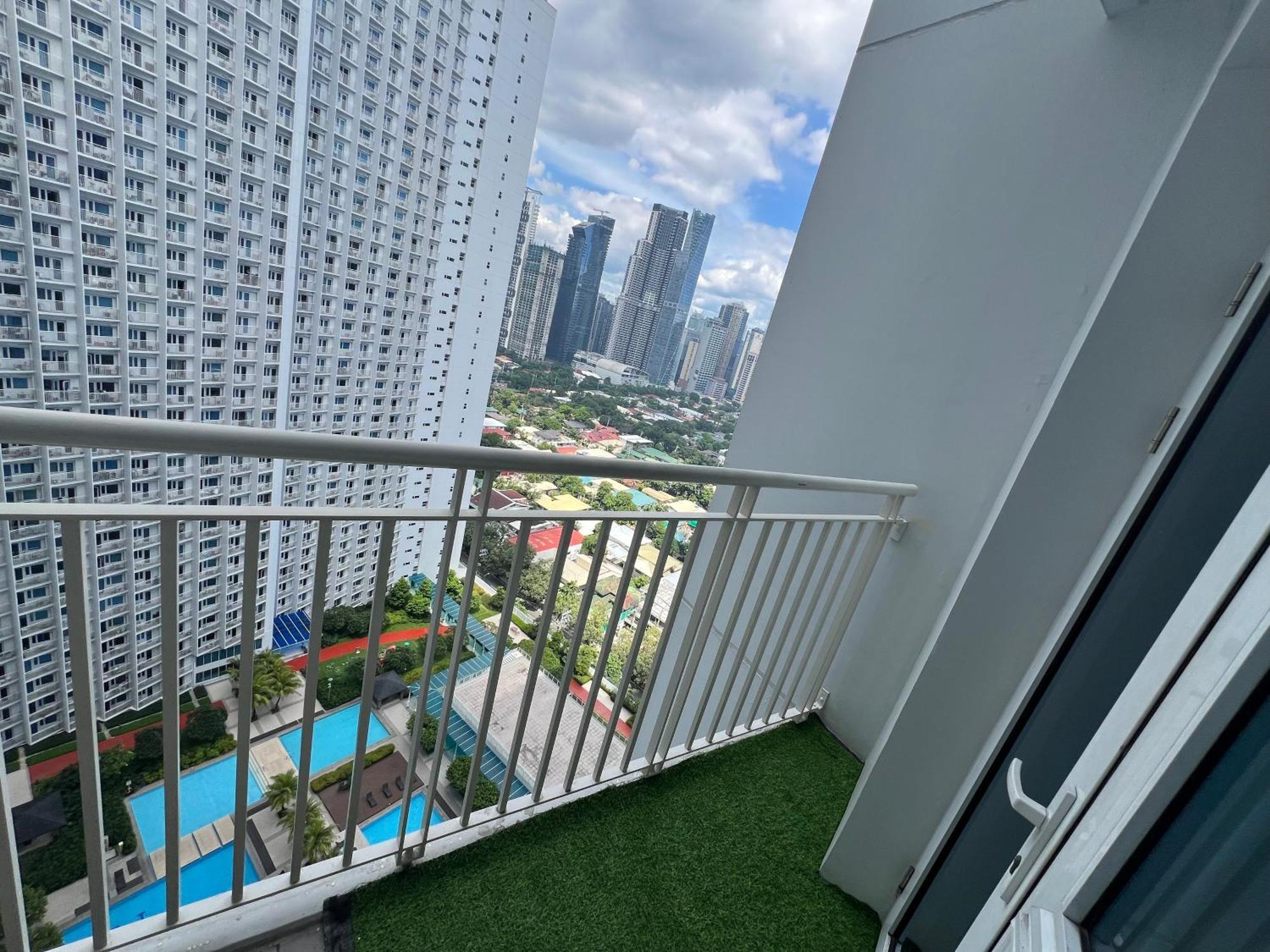 Cozy 1 Bedroom Makati With Balcony Wifi Manila