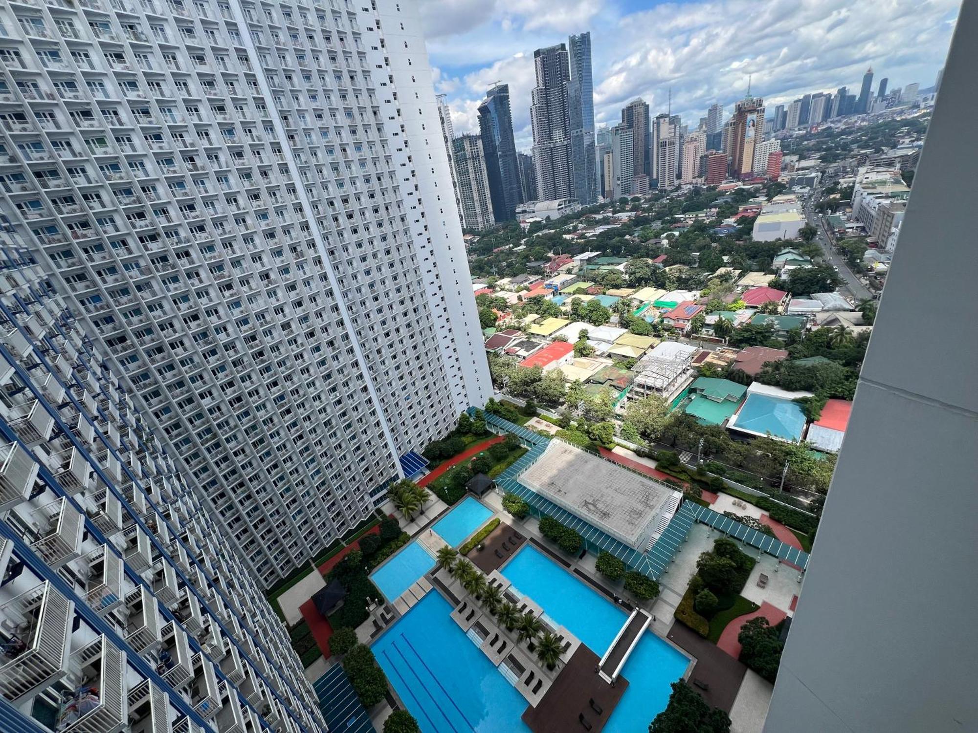 Cozy 1 Bedroom Makati With Balcony Wifi *