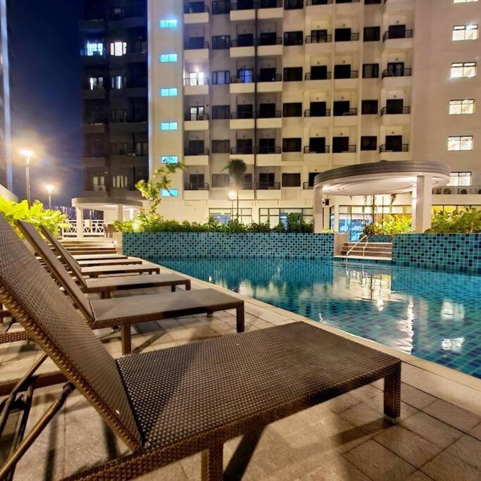 Spring Residences With Free Parking Apartment