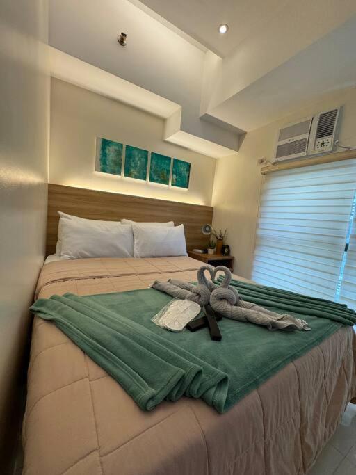 Staycation In Mckinley Walking Distance To Venice Mall *
