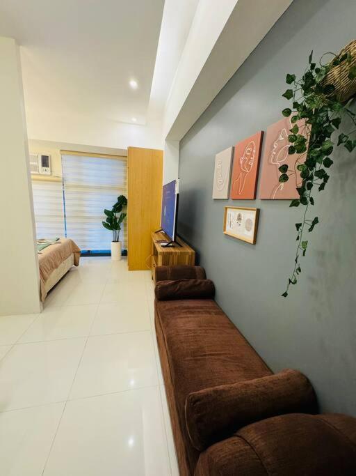 Staycation In Mckinley Walking Distance To Venice Mall Apartment